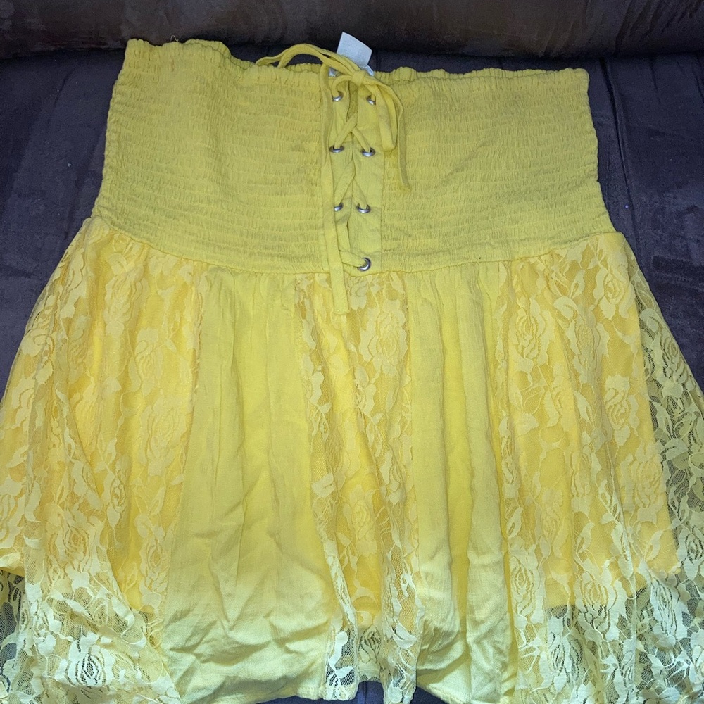 Venus handkerchief style strapless top. Size L